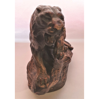 Keramieken leeuw, gesigneerd